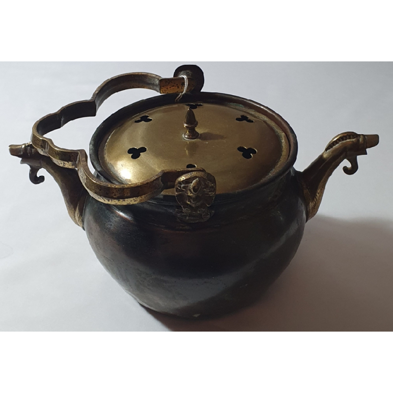 Koperen lavabo met deksel